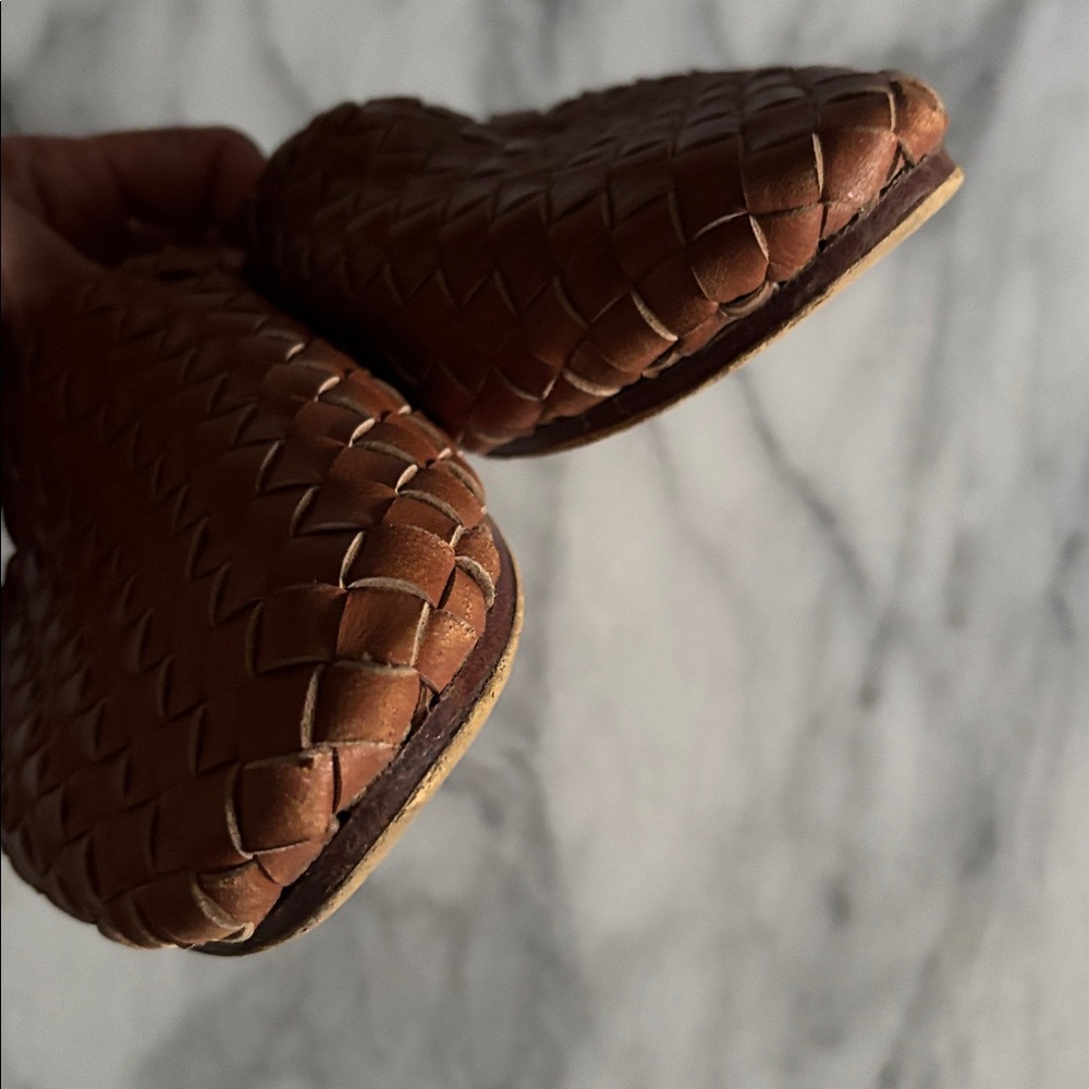 Handwoven goatskin leather slip on - Picture 5 of 5